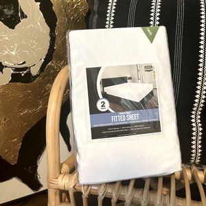 Set of 2 twin fitted sheets NWT